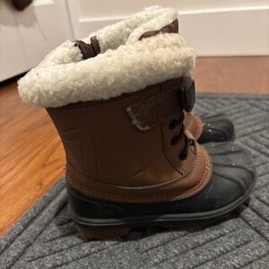 Cat and Jack winter snow boots sz 10